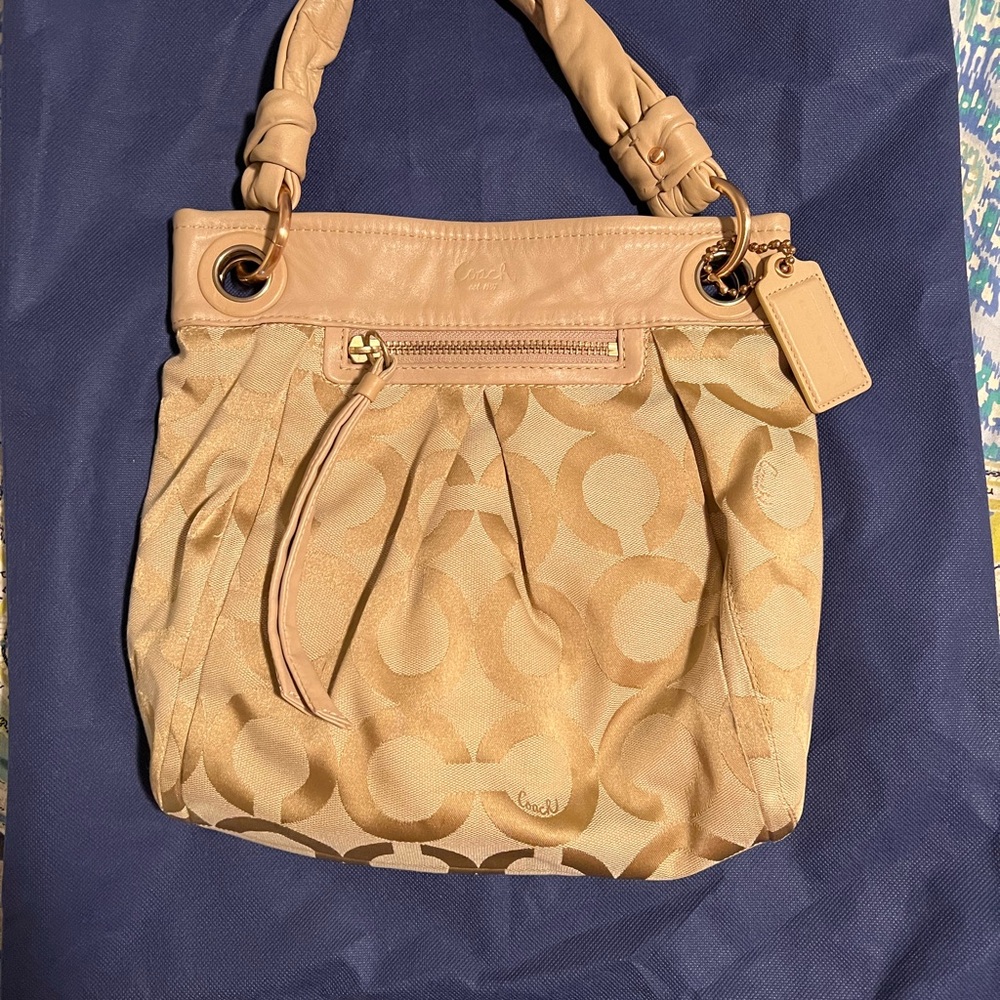 Coach handbag old style like new only used once